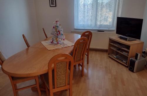 Travnica Apartment | Relax at HannaH: Oceanfront Retreat with Spa & Hot Tub