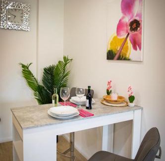 Wolfsburg Apartment | HANNIBAL - Design Apartment with Kitchen & High-Speed Wi-Fi