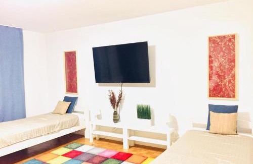 Region Hannover District Apartment | Cozy HannoverMesseApartment with 2 Bedrooms & Breakfast