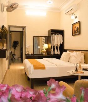 Hoan Kiem House | Cozy Hanoi Family Homestay with Spa & Breakfast Included