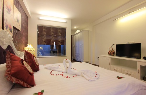 Hang Trong Hotel | Discover Hanoi Inner Hotel: Rated 9.2 with Ocean Views