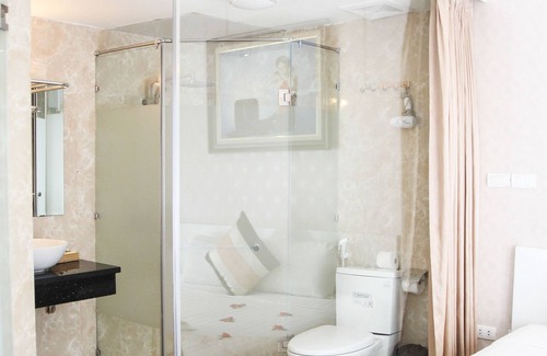 Hang Trong Hotel | Discover Hanoi Inner Hotel: Rated 9.2 with Ocean Views