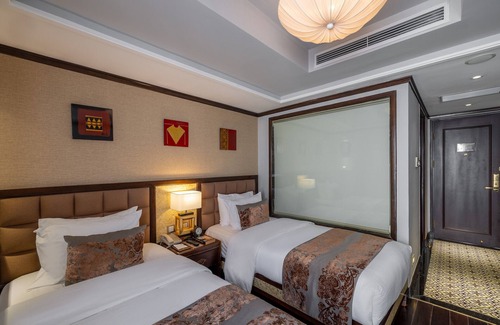 Hang Trong Hotel | Golden Lotus Hotel: Relax by the Pool & Enjoy Spa Services