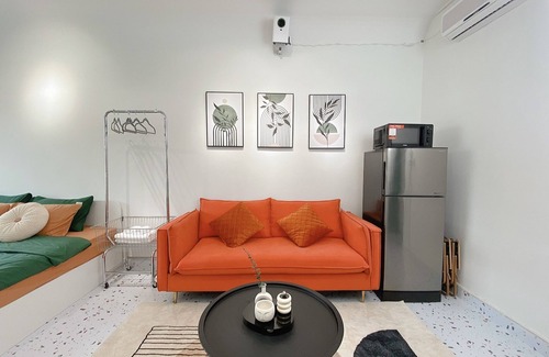Đien Bien Apartment | Bright 3BR Apartment with Balcony near Train Street