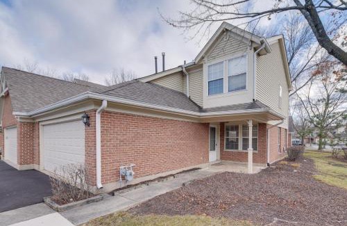 Bloomingdale House | Family-Friendly Hanover Park Townhome with Grill near Chicago