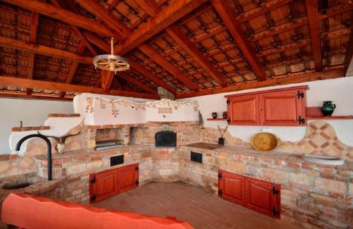 Kapuvar House | Exceptional Hanság Vendégház - Family-Friendly Getaway