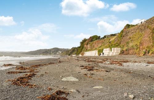 Downderry House | Discover Hansel And Gretel House: Family & Pet Friendly Retreat