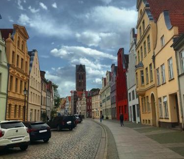 Old Town Apartment | Experience Hansestübchen: Family-Friendly with Kitchen Access
