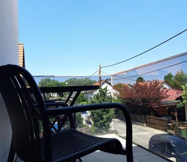 Floridsdorf House | Hanslgasse Private Rooms