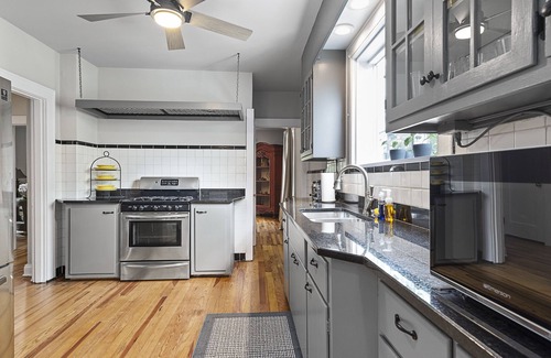 St. Charles Historic District House | Experience Hansons Station House: Historic St. Charles Retreat