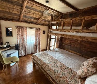 Campulung House | Discover Hanul Bărăției: Family-Friendly Retreat with Top Ratings