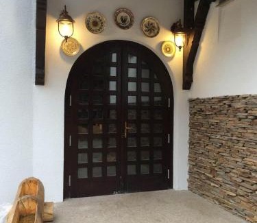 Obarsia Lotrului Hotel | Discover Hanul Haiducilor: Family-Friendly Stay with Pool