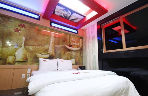 Hapcheon Hotel | Eco-Friendly Retreat at Hapcheon Top with Hot Tub & Kitchen