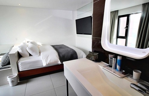 Hapjeong-dong Hotel | Eco-Friendly Comfort at Hapjeong Circle Hotel