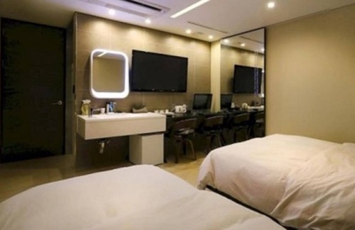 Hapjeong-dong Hotel | Eco-Friendly Comfort at Hapjeong Circle Hotel