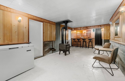 Riviere-a-Pierre Ski Chalet | Tranquil Retreat by Lake Beaupré: Pet-Friendly Getaway