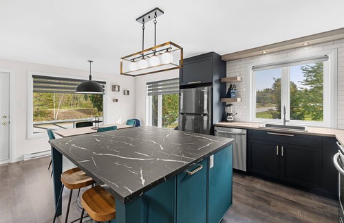 Riviere-a-Pierre Ski Chalet | Tranquil Retreat by Lake Beaupré: Pet-Friendly Getaway
