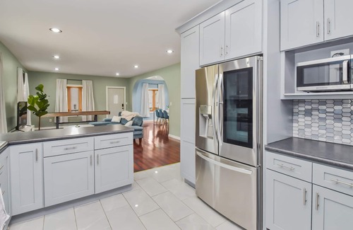 Peoria Heights House | Discover Happy at the Heights: Pet-Friendly Retreat