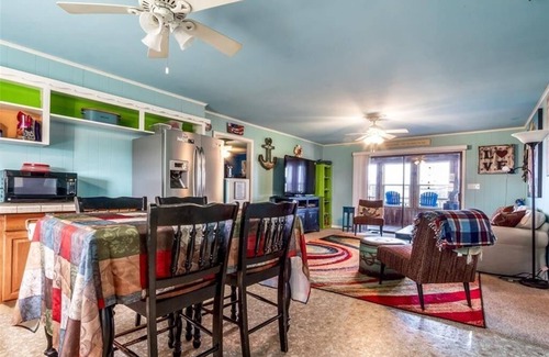 Matagorda House | Cozy Happy Beach Casa with Ocean View & Pet-Friendly Amenities