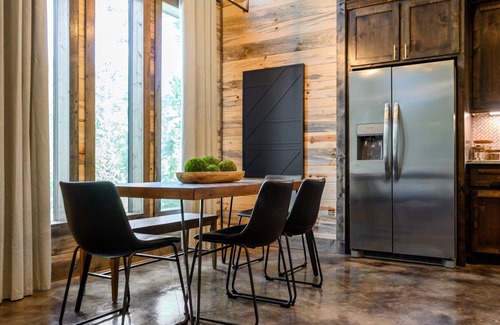 Pickens Cabin | Inviting Happy Bears Cabin with Hot Tub & Lake View