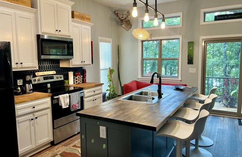 Clinton Apartment | Idyllic Happy Bend Hideaway: Lakefront Access & Family-Friendly