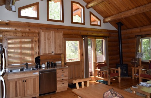 Winthrop Cabin | Cozy Cabin Retreat: One Bedroom at Wolfridge Resort