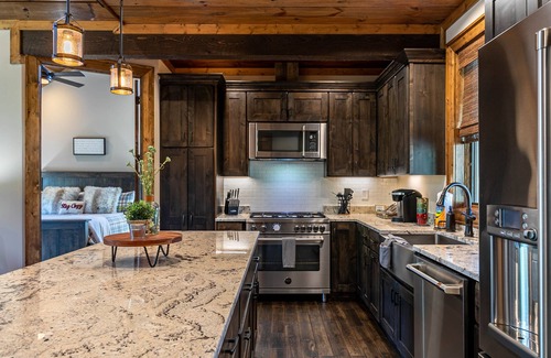 Banner Elk Cabin | Discover Happy Camper at Camp Eagles Nest – Pet Friendly Retreat