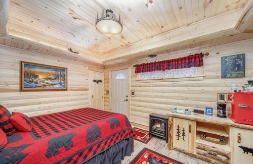 Harbor Springs Bed & Breakfast | Unforgettable Stays at Bear's Den with Oceanfront Views