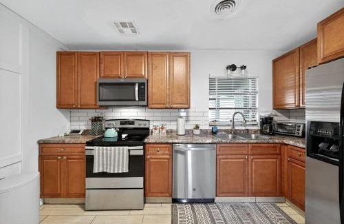 Lakeland House | Relaxing Retreat at Two Oaks Near Beautiful Lake Hollingsworth