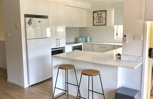 Port Macquarie House | Beachfront Bliss: Happy Days Beach Shack with Ocean Views
