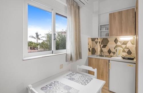 Malia House | Oceanfront Happy Days Studios with Pool & Family Amenities