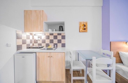 Malia House | Oceanfront Happy Days Studios with Pool & Family Amenities
