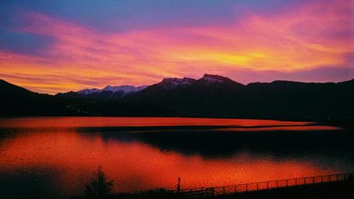 Susa House | Delightful Happy Days sul lago: Pet-Friendly Family Retreat