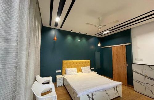 Indore House | Delightful Getaway: Family-Friendly Hotel Experience