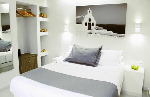 Perissa Apartment | Beachfront Bliss at Happy Fish Rooms - Rated 10/10 by Guests