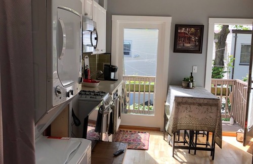 Allston Apartment | Discover Happy Green House with Spa Near Harvard and MIT