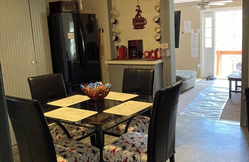 Cub Run Cabin | Happy Hills Cabin: Pet-Friendly Retreat with Lake Views