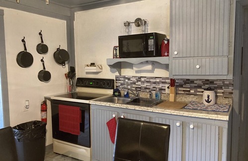 Cub Run Cabin | Happy Hills Cabin: Pet-Friendly Retreat with Lake Views