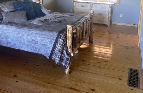 Burkesville Cabin | Discover Happy Hollow Hide Away: Cabin for 20 with Hot Tub