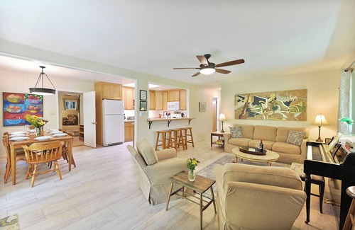 Murphys House | Experience Happy Hollow: Pet-Friendly Oasis with Spa & Breakfast