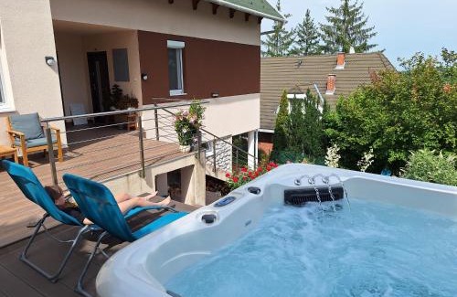 Miskolc-Tapolca Apartment | Cozy Oceanfront Retreat at Happy Home Apartman