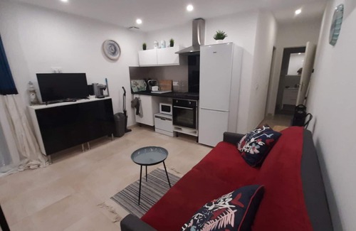 Lunel Apartment | Happy Home for You Lunel: Enjoy Oceanfront Bliss Today