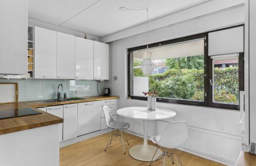 Etelainen District Apartment | Delightful Stay at Happy Home Lauttasaari - 4-Star Comfort