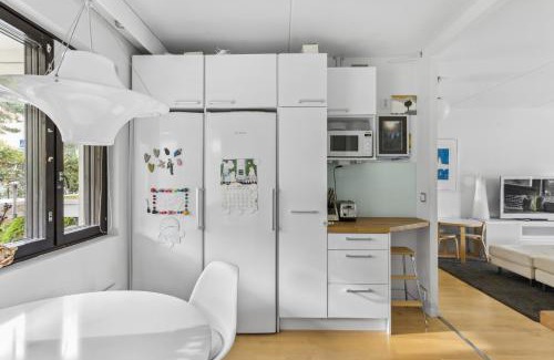 Etelainen District Apartment | Delightful Stay at Happy Home Lauttasaari - 4-Star Comfort