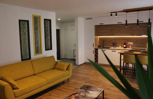 Tirgu Mures Apartment | Exceptional Happy Home: 4-Star Stay with Top Amenities