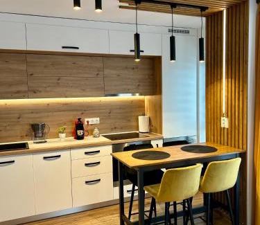 Tirgu Mures Apartment | Exceptional Happy Home: 4-Star Stay with Top Amenities