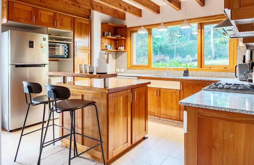 Angostura House | Happy Host Patagonia - La Gurisa