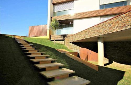 Fao Apartment | Enchanting Happy House: 4-Star Haven with Pool & Spa