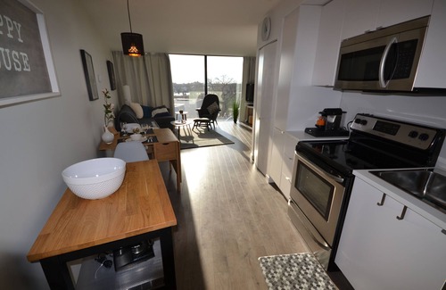 Winnipeg Condo | Top-Rated Happy House: Steps to Downtown & Free Parking