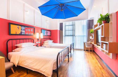 Erqi District Hotel | Happy Inn-Zhengzhou Railway St ation Erqi Square Branch喜鹊愉家酒店锦荣国际轻纺城店